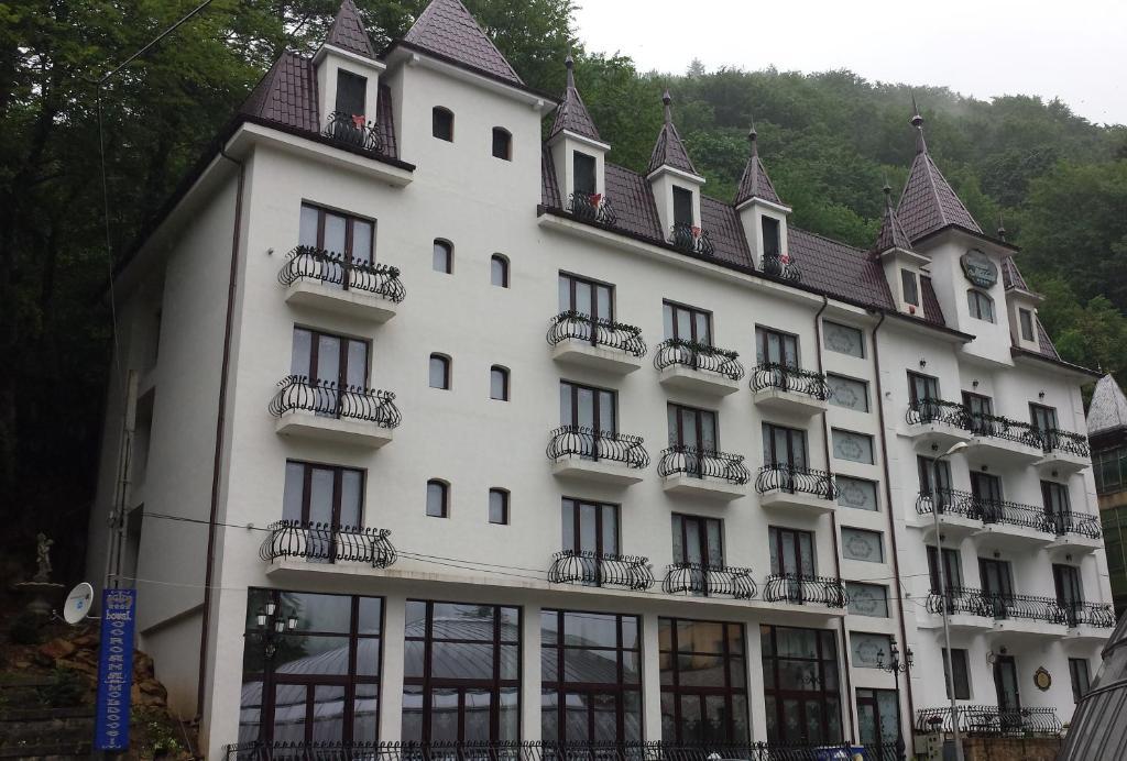Hotel Coroana Moldovei Slănic-Moldova Zewnętrze zdjęcie