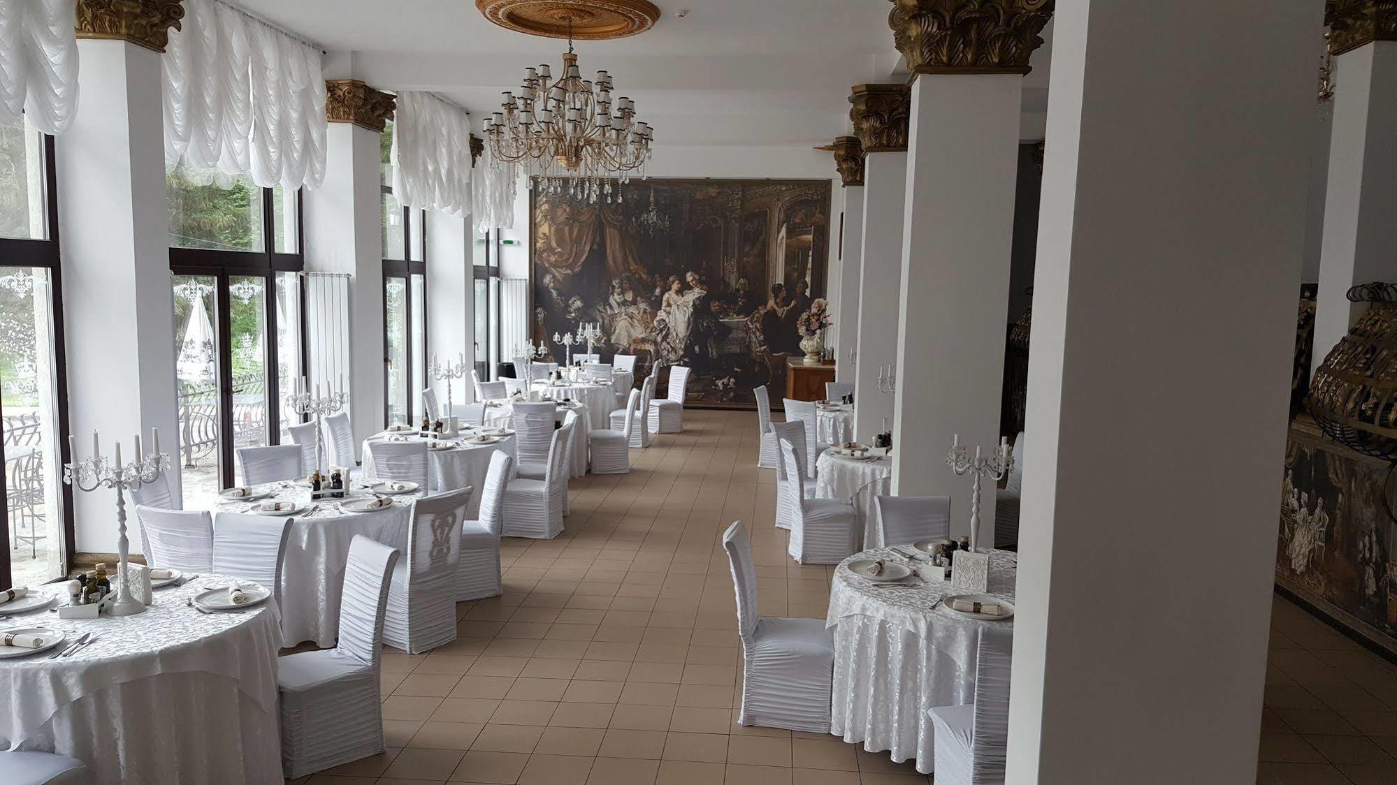 Hotel Coroana Moldovei Slănic-Moldova Zewnętrze zdjęcie